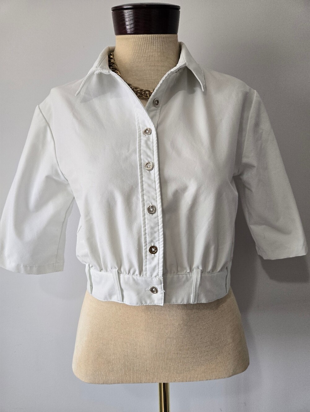 Maniere De Voir White Cropped Button-Front Shirt. Size 6